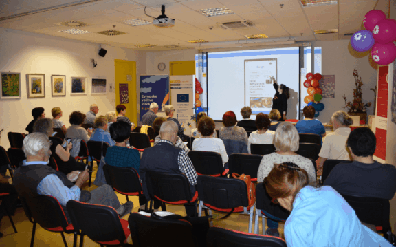 Starejši z novim znanjem digitalnih spretnosti