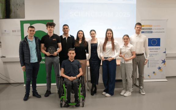 Prehransko dopolnilo za povečanje odpornosti zmagalo na tekmovanju ScienceJam