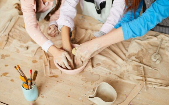 Peti katalog osnovnim šolam ponuja že skoraj 50 delavnic