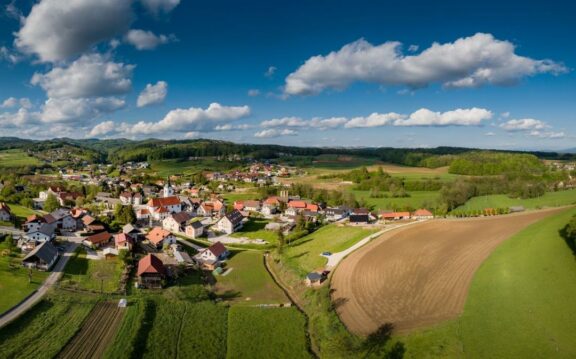 Vlagamo v povezano in dostopno prihodnost